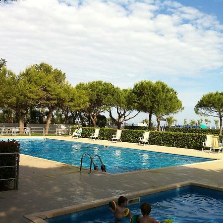 Residence Garden -Walterigato Apartments Solo Per Famiglie Lido di Jesolo Eksteriør billede